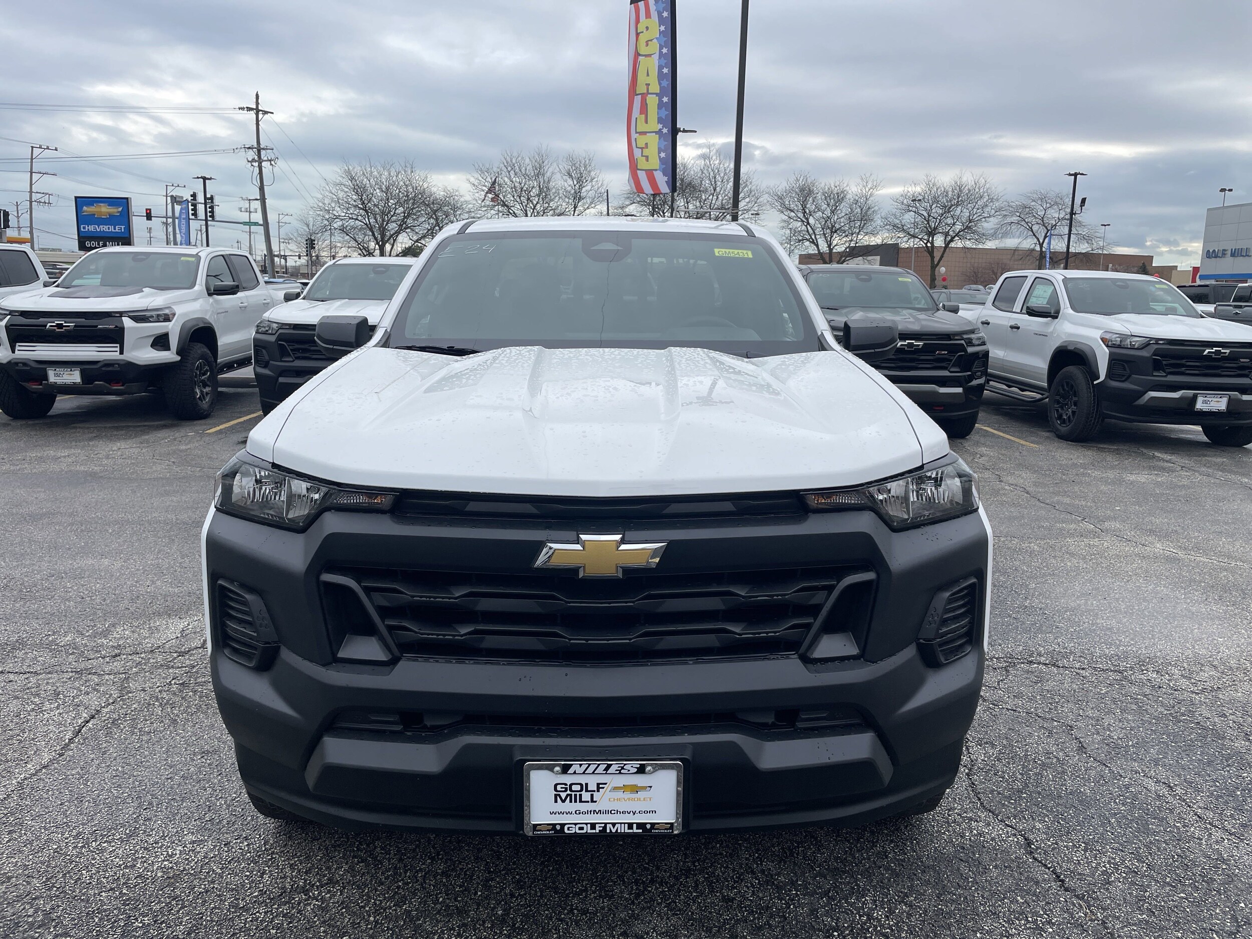2025 Chevrolet Colorado LT photo 2