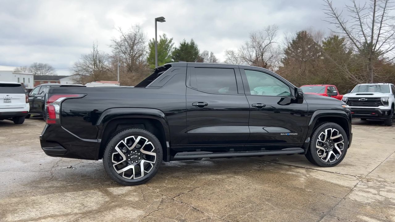 2025 Chevrolet Silverado EV RST - Photo 42