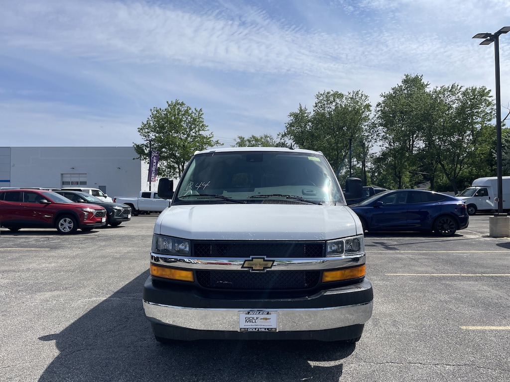 New 2026 Chevrolet Express Passenger 1LT Van