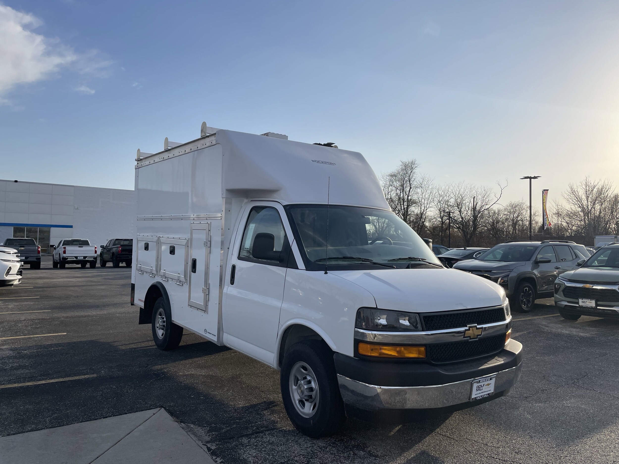 2025 Chevrolet Express 3500 Cutaway Van photo 3