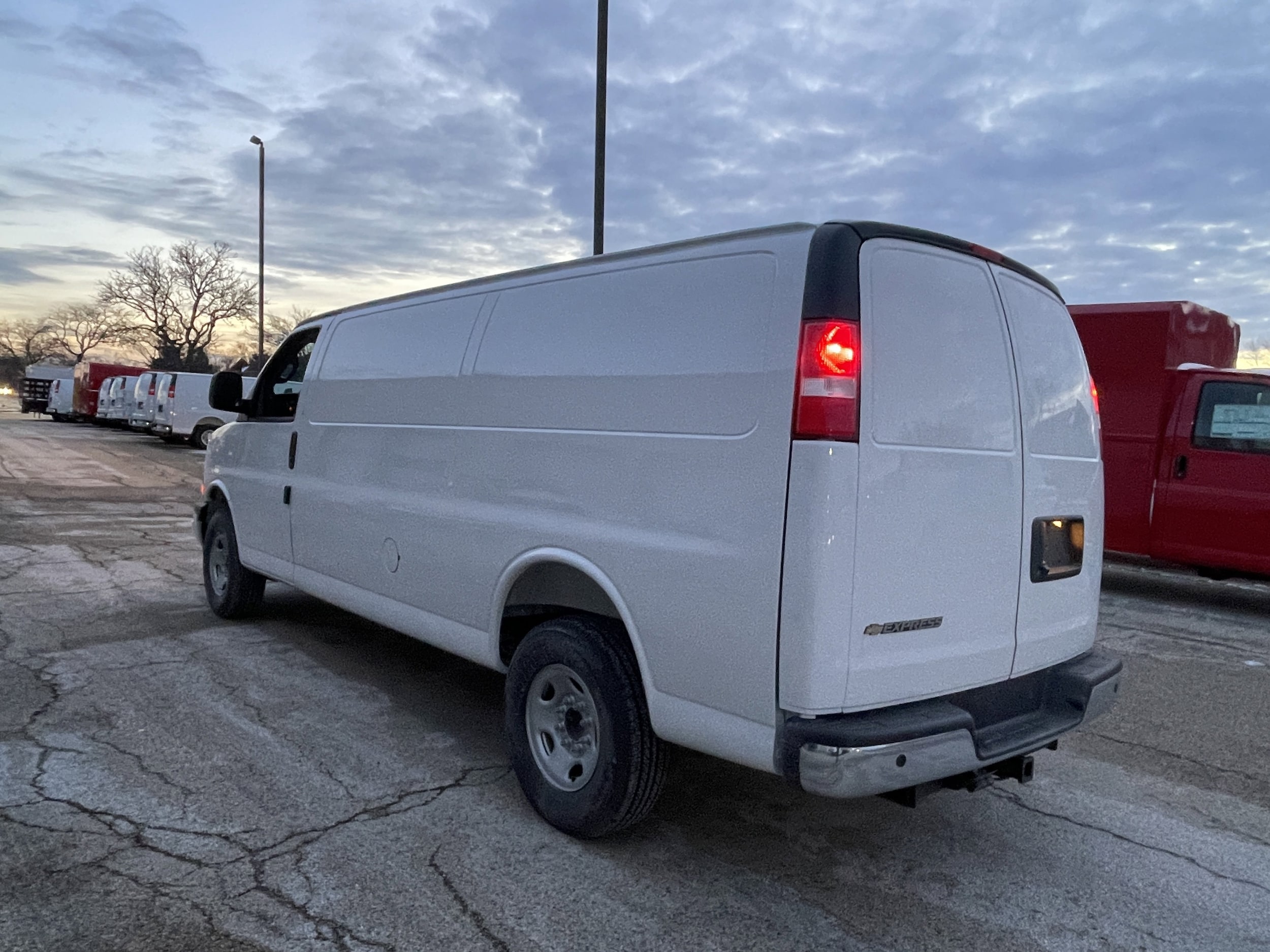 2025 Chevrolet Express Cargo Work Van - Photo 8