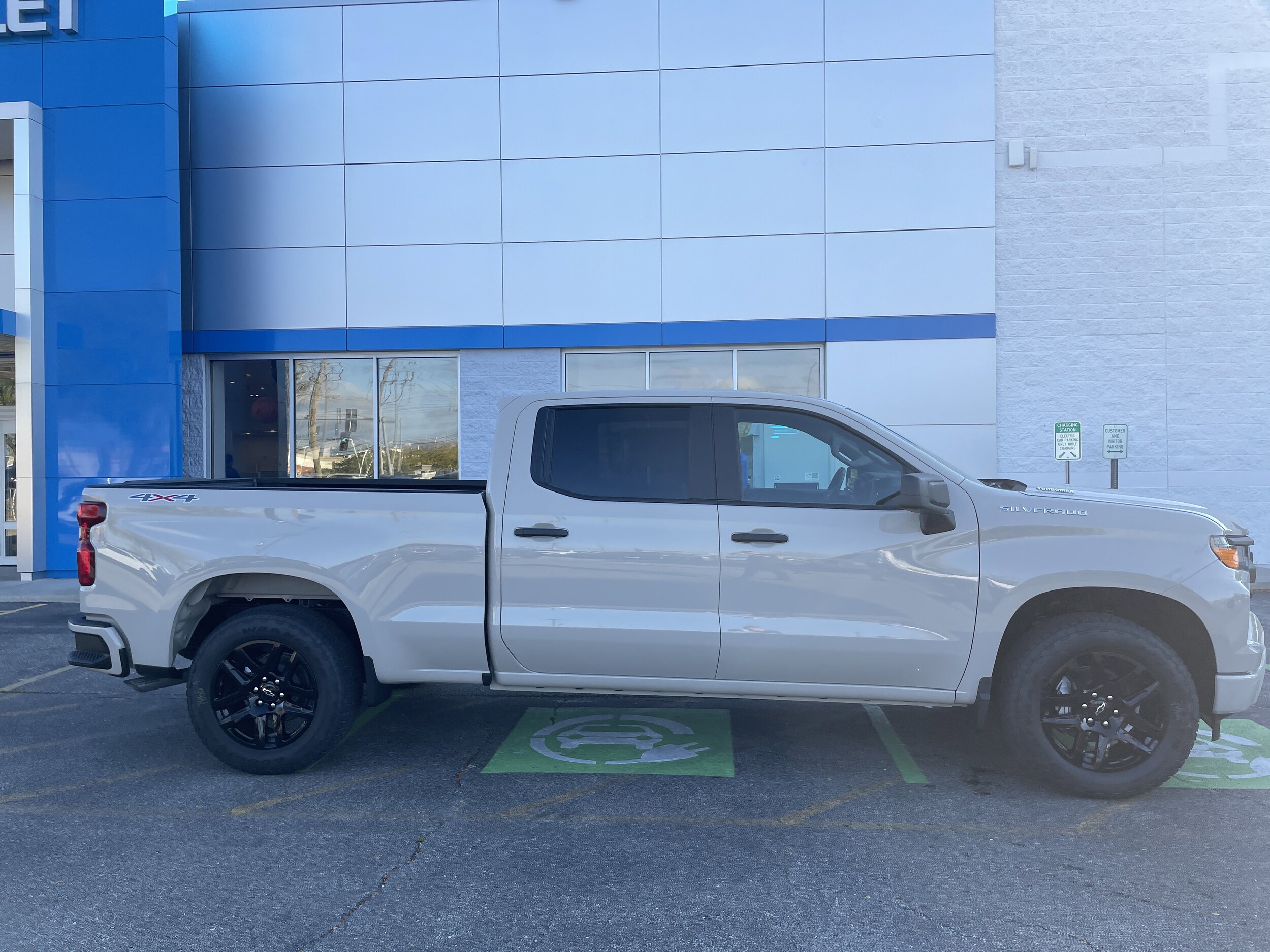 2026 Chevrolet Silverado 1500 Custom photo 2