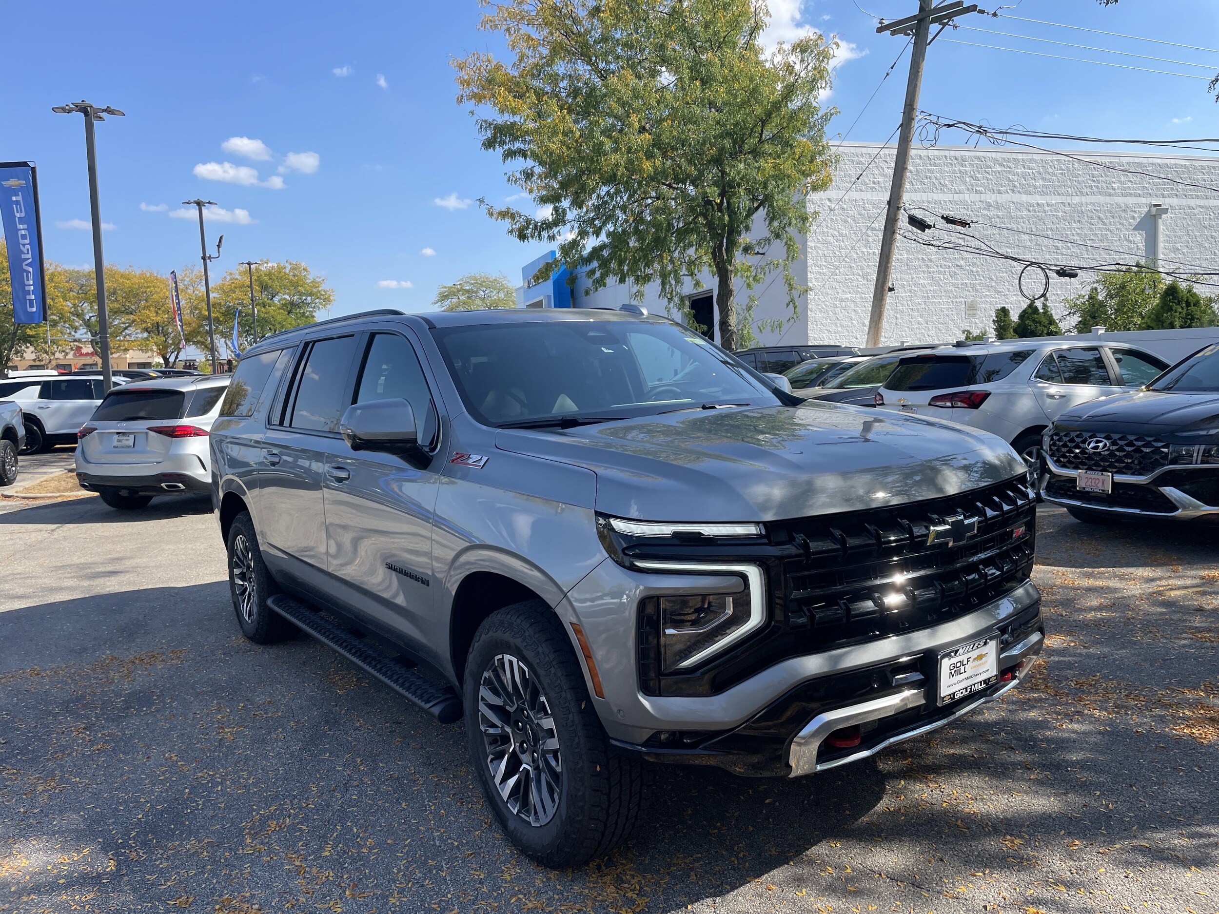 2025 Chevrolet Suburban Z71 photo 2