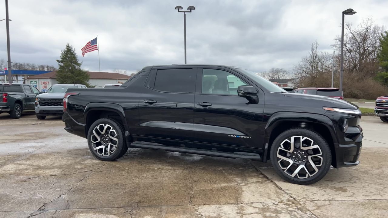 2025 Chevrolet Silverado EV RST photo 2