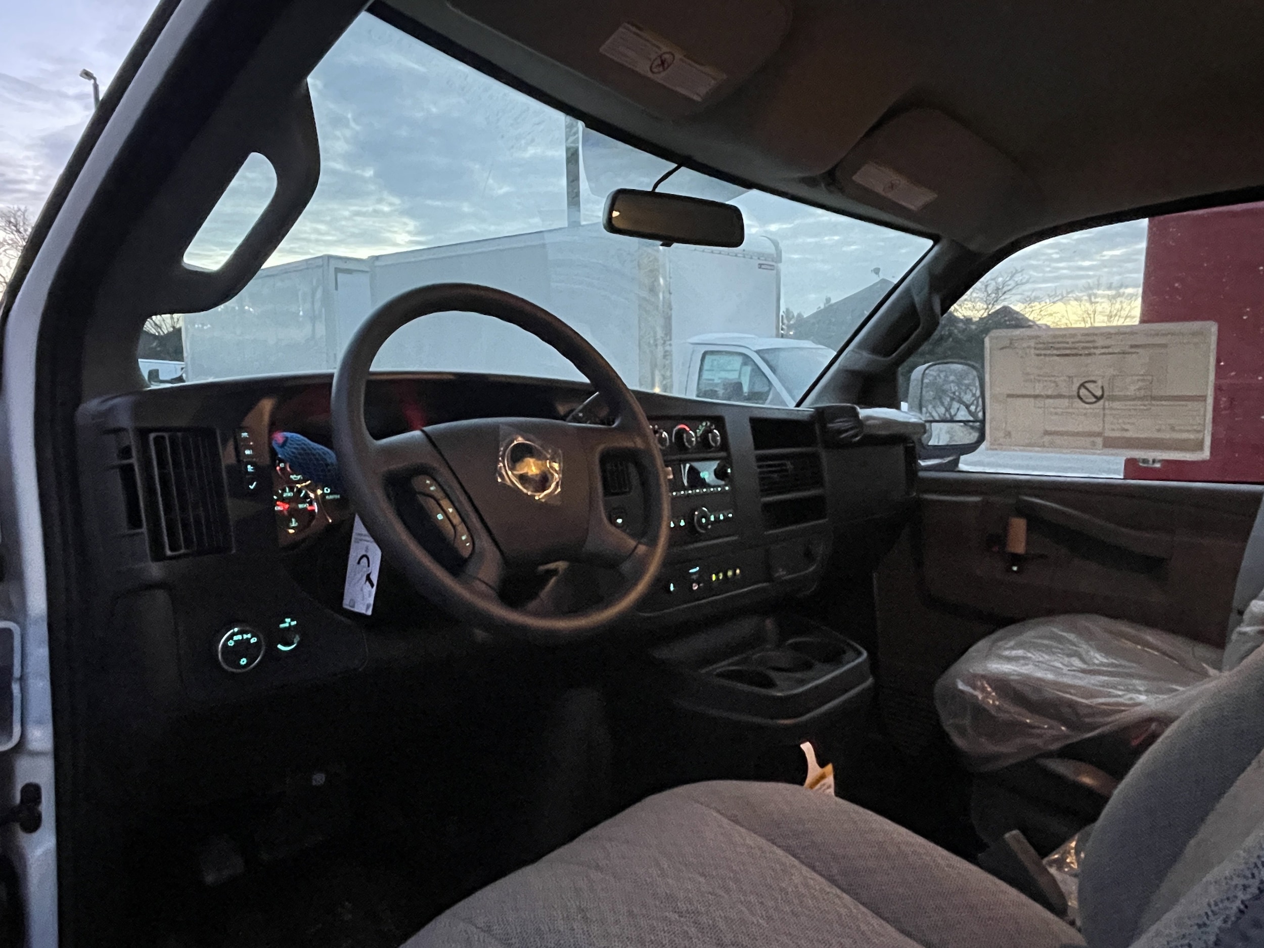 2025 Chevrolet Express Cargo Work Van - Photo 14