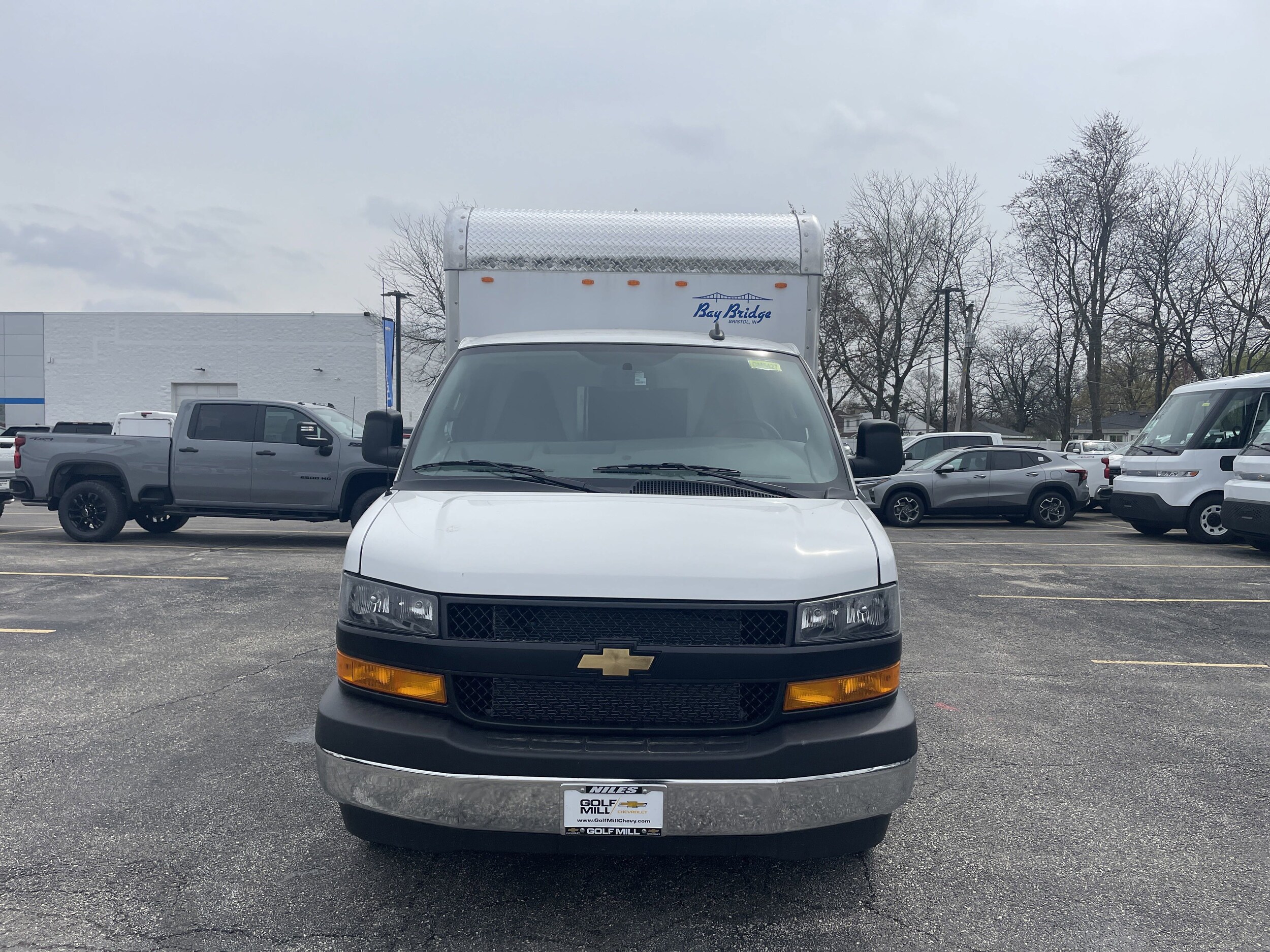 2025 Chevrolet Express 3500 Cutaway Van photo 2