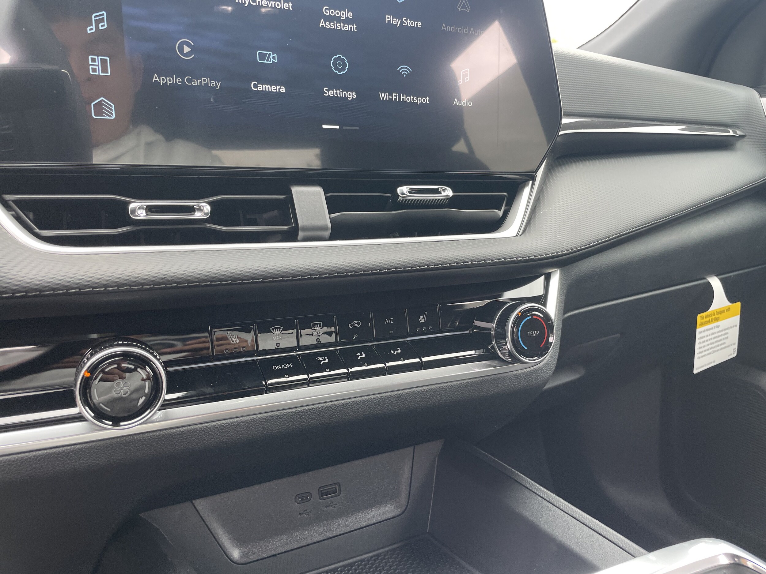 2027 Chevrolet Equinox LT - Photo 22