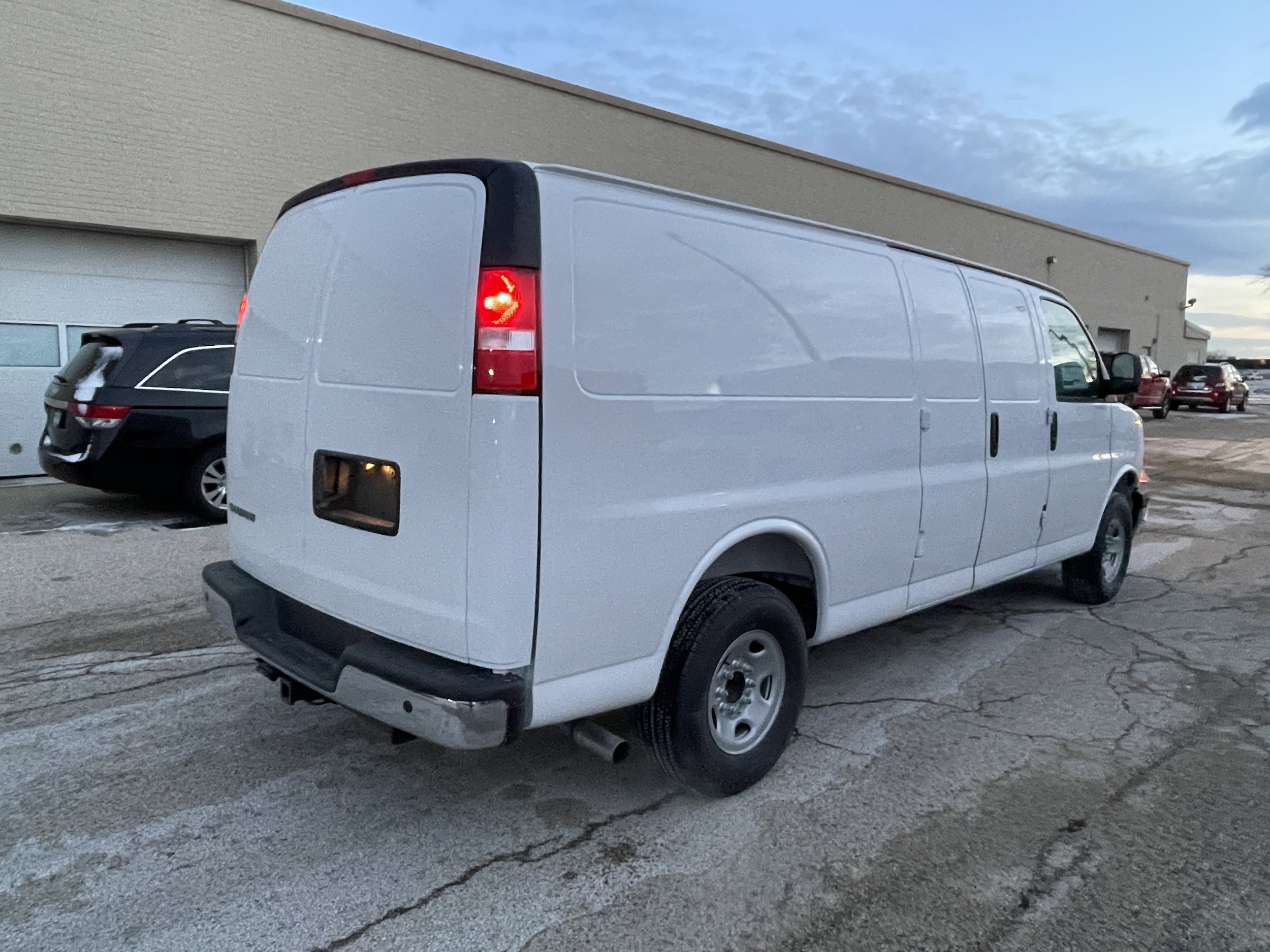 2025 Chevrolet Express Cargo Work Van - Photo 6