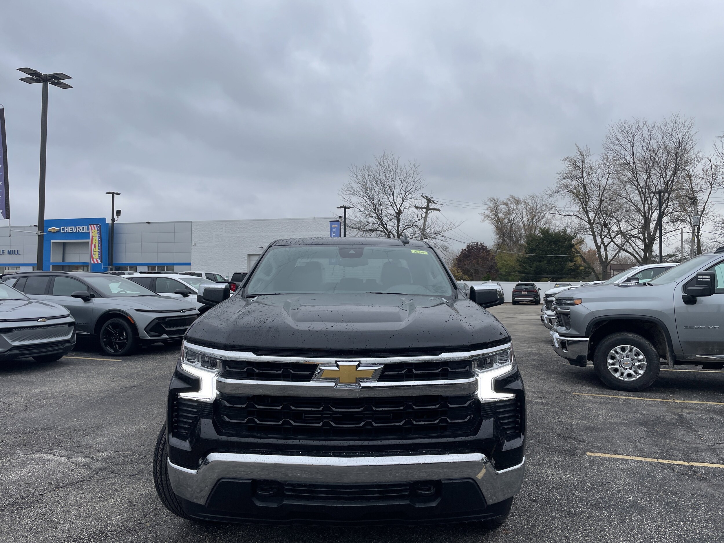 2026 Chevrolet Silverado 1500 LT photo 2