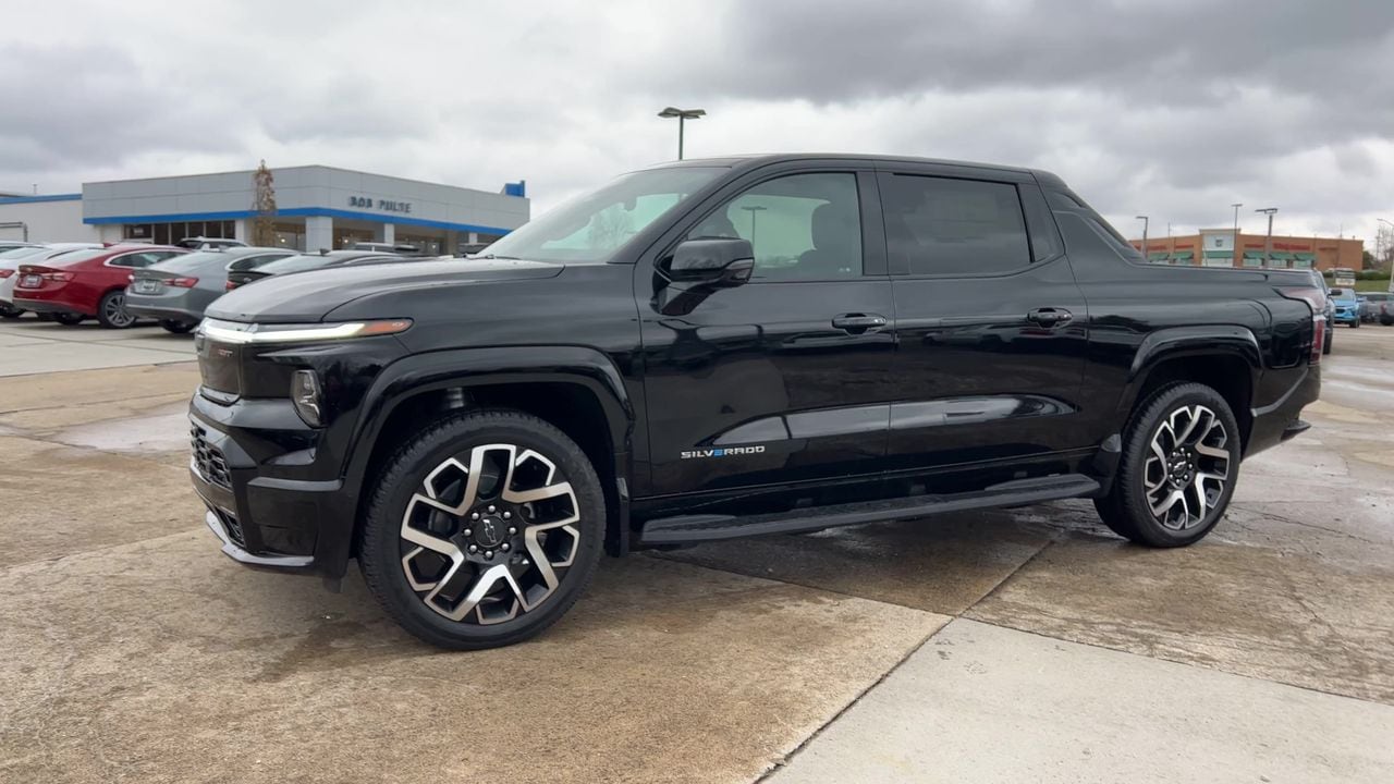 2025 Chevrolet Silverado EV RST - Photo 38