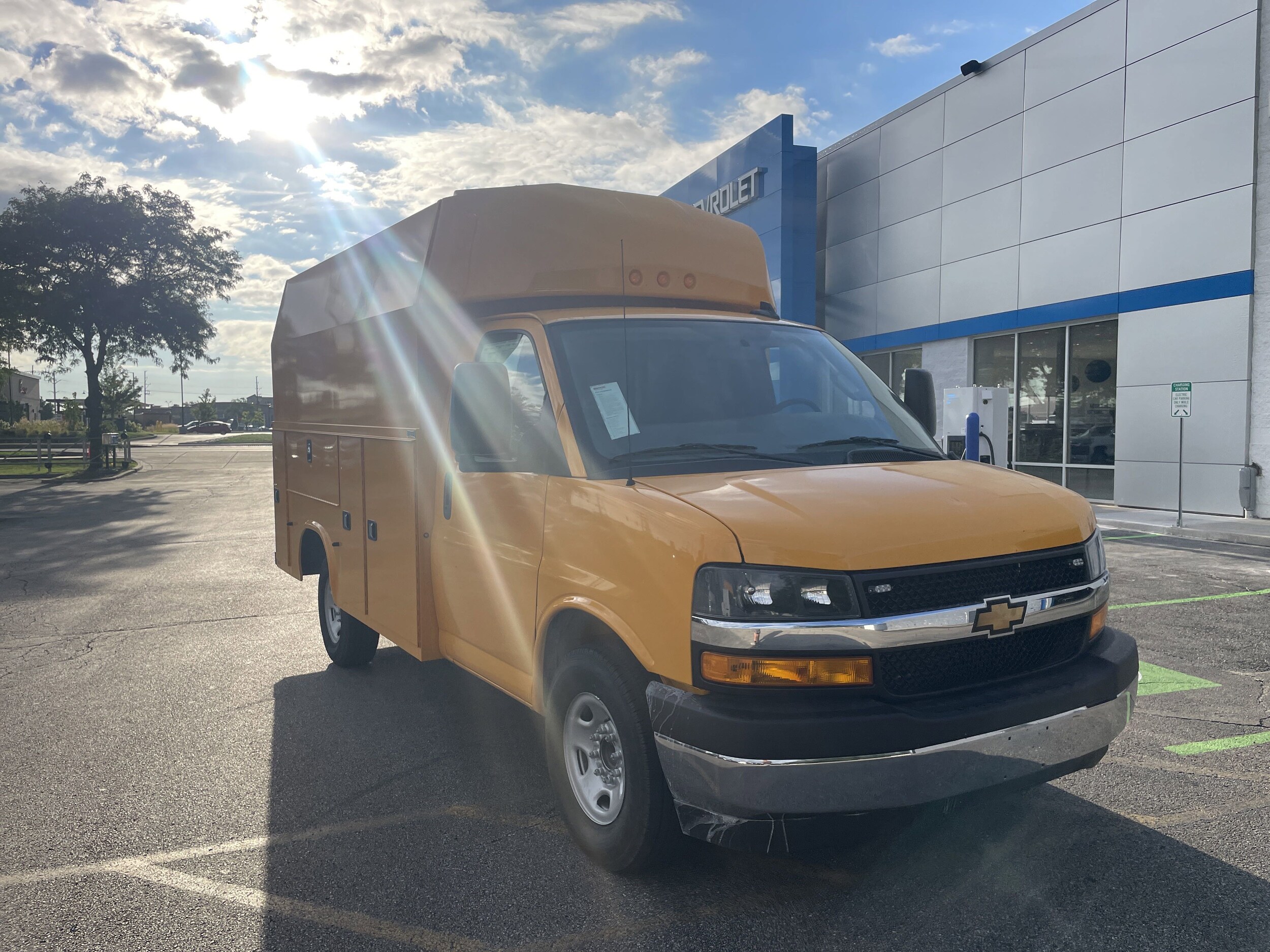 2025 Chevrolet Express 3500 Cutaway Van photo 3