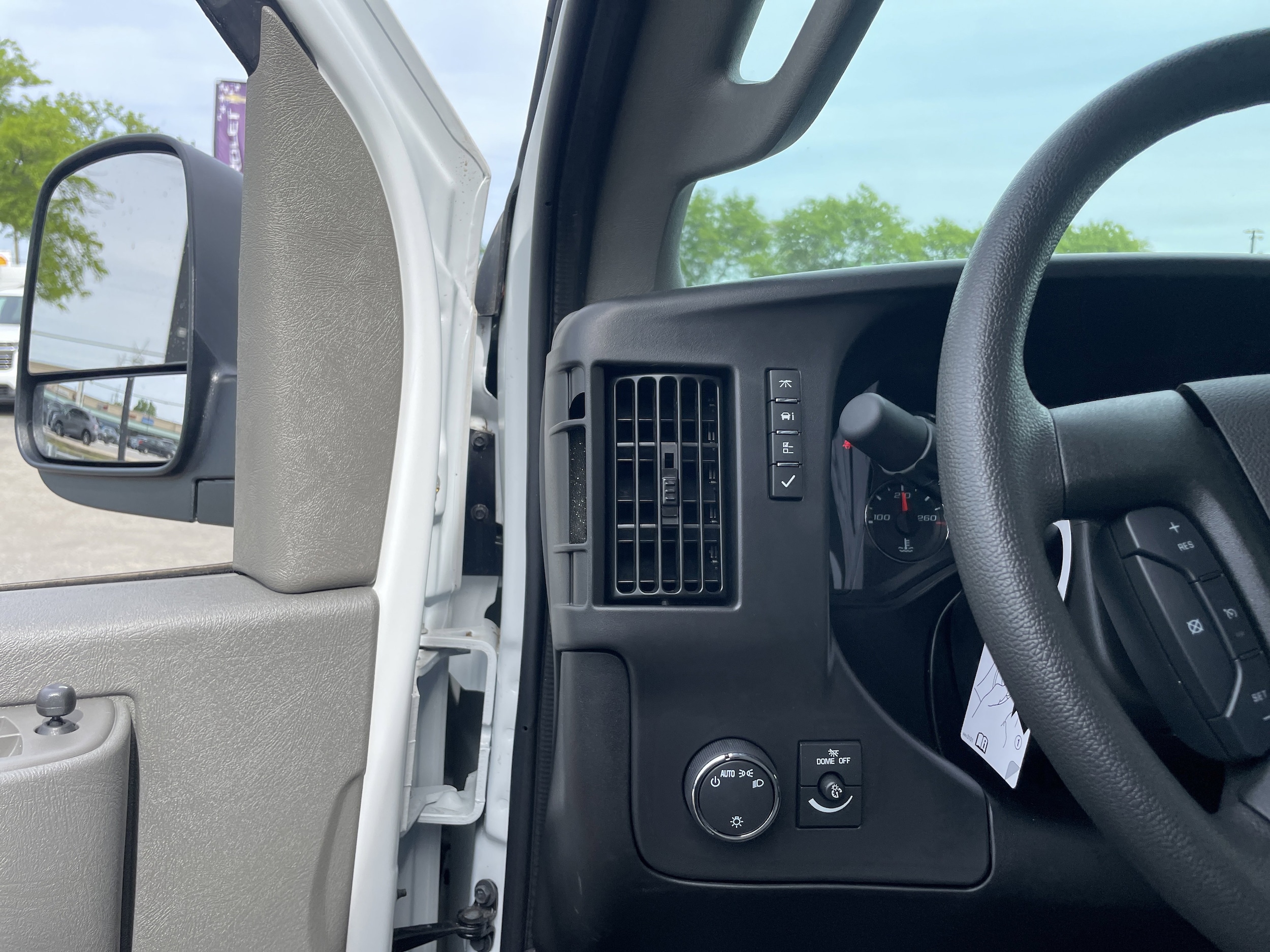 2025 Chevrolet Express Cargo Work Van - Photo 19