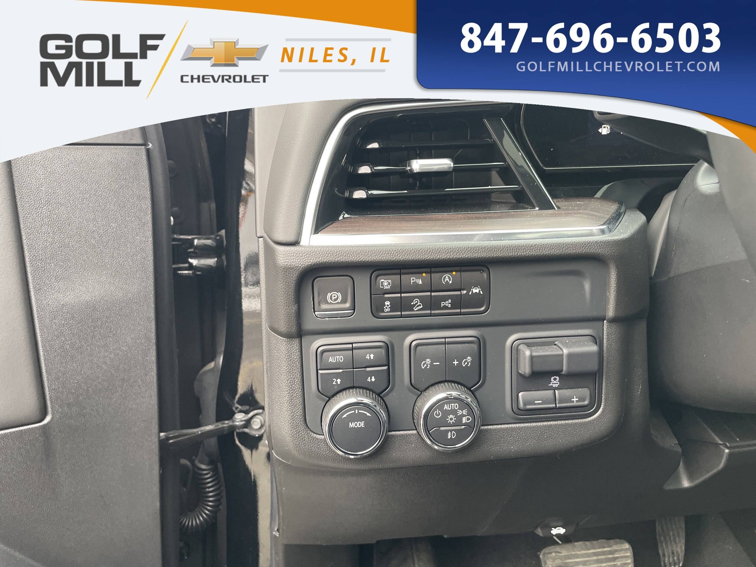 2025 CHEVROLET SUBURBAN - Image 35