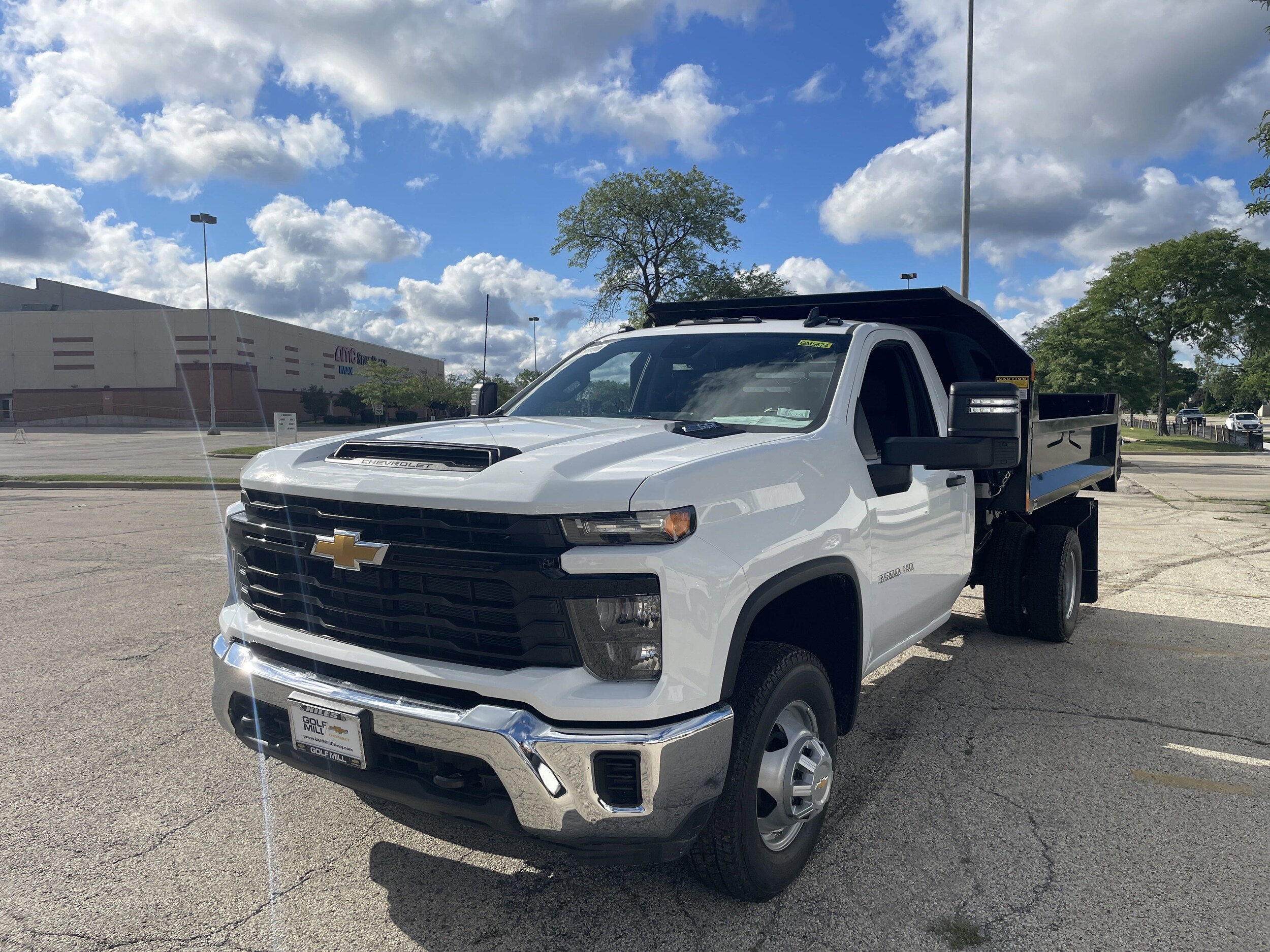 2025 Chevrolet Silverado 3500HD Work Truck photo 2