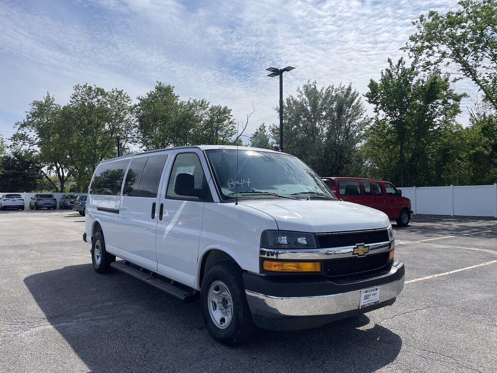 New 2026 Chevrolet Express Passenger 1LT Van
