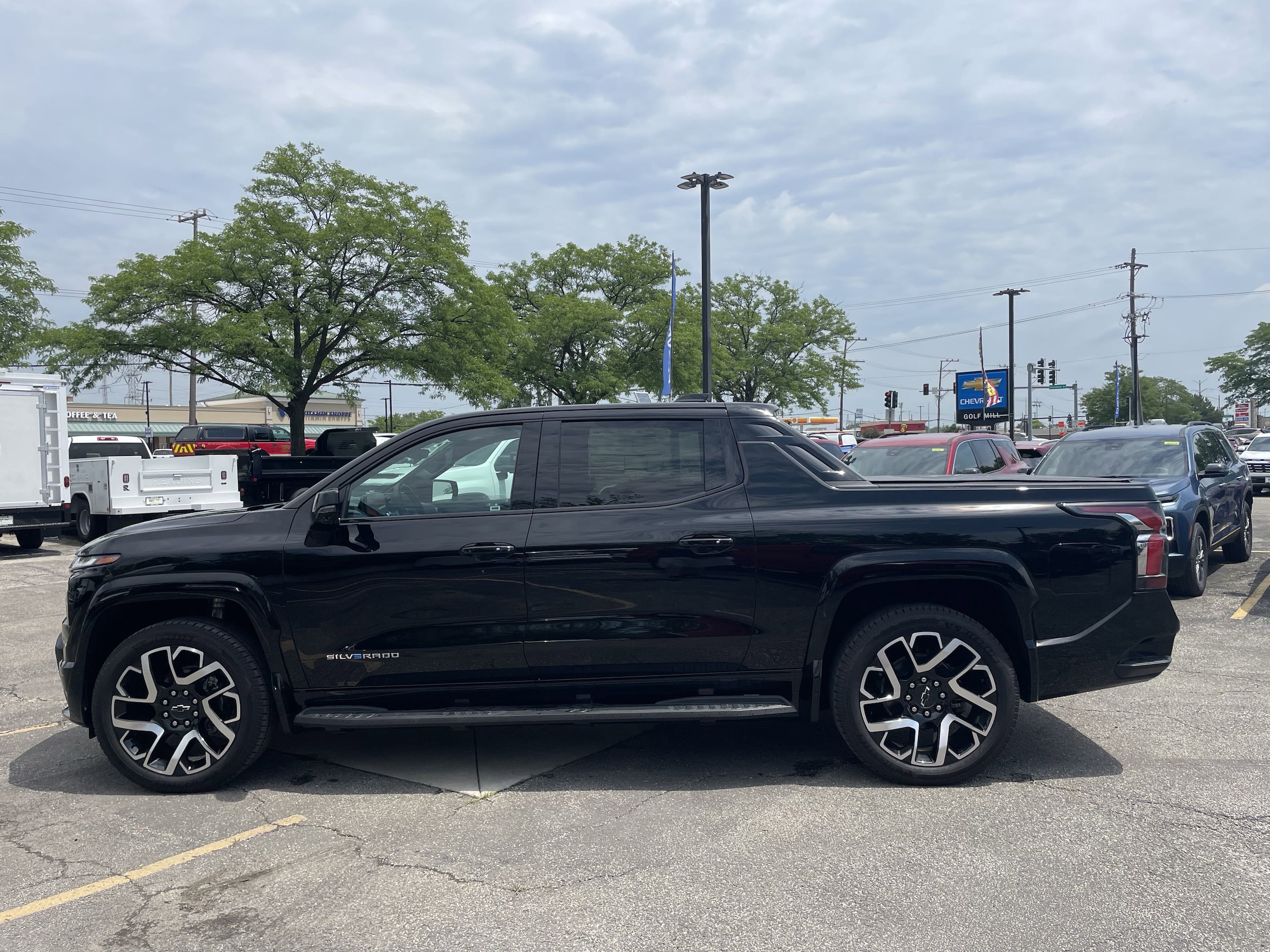 2025 Chevrolet Silverado EV RST - Photo 8