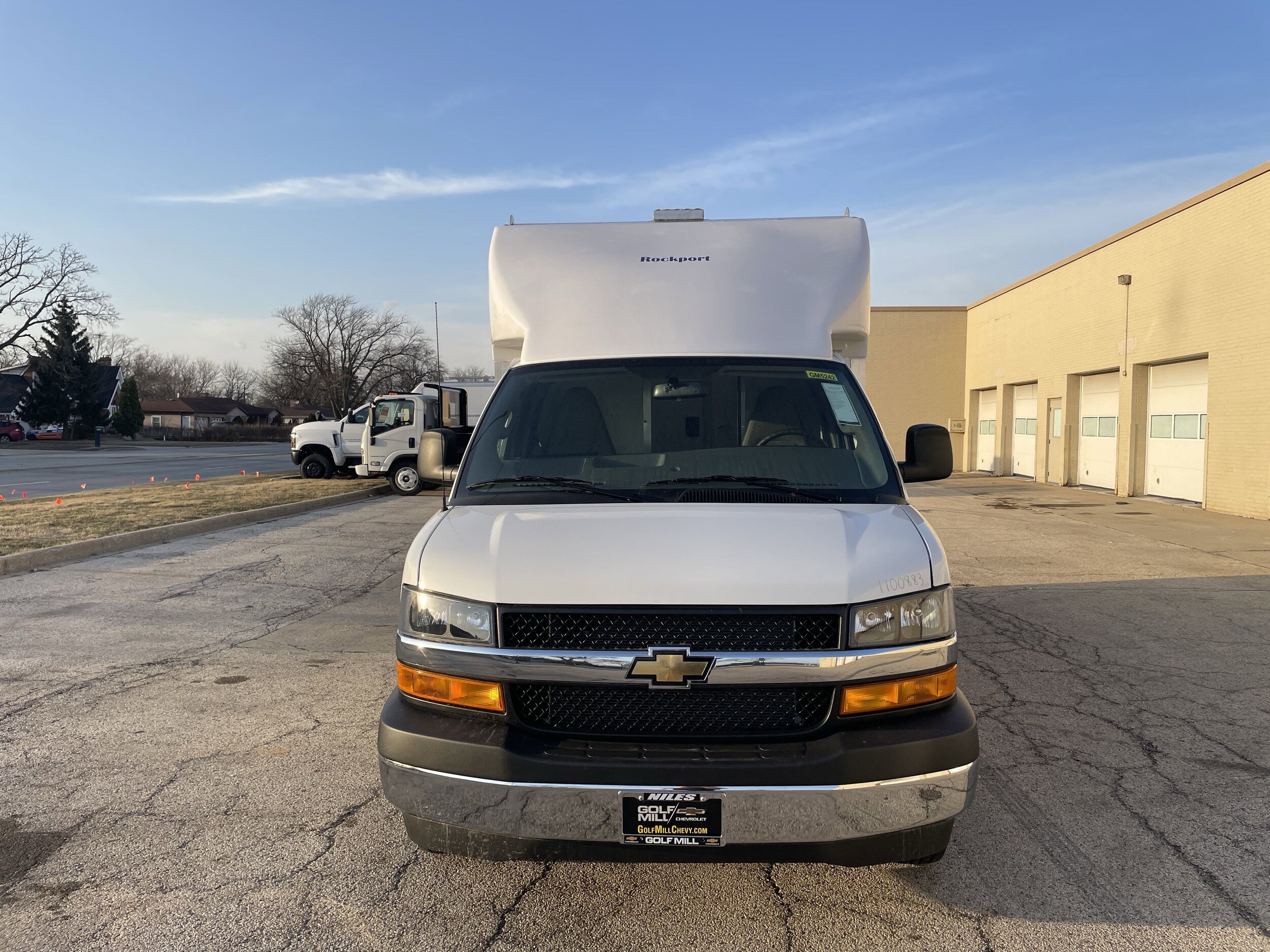 2025 Chevrolet Express 3500 Cutaway Van photo 2