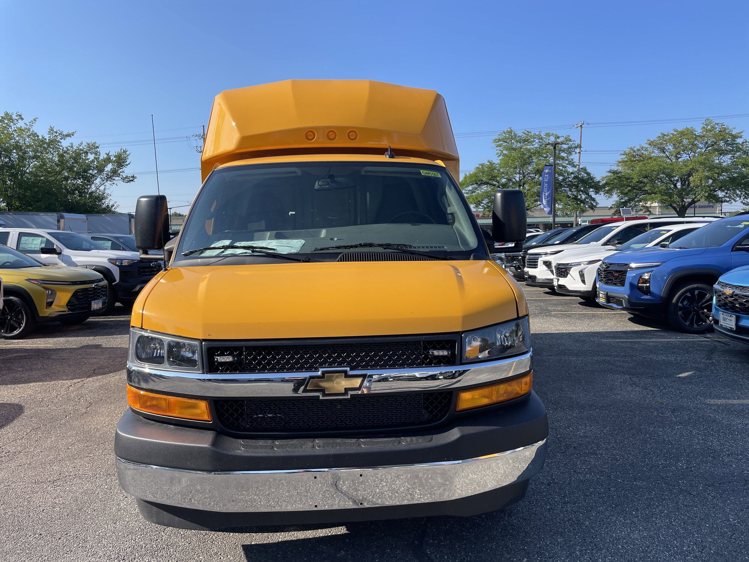 2025 Chevrolet Express 3500 Cutaway Van photo 3