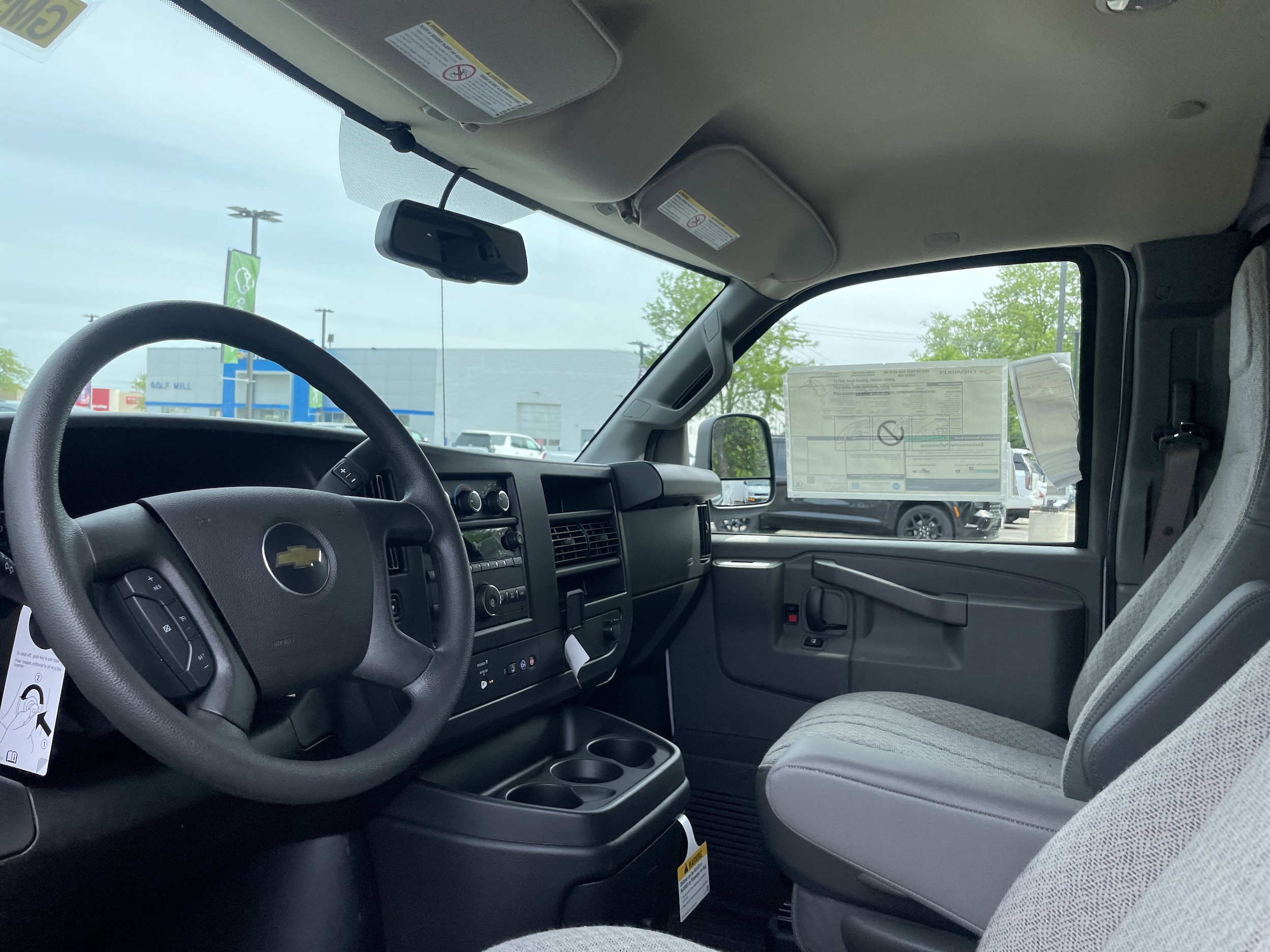 2025 Chevrolet Express Cargo Work Van - Photo 17