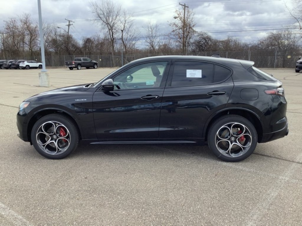 New 2025 Alfa Romeo Stelvio AWD Sport Utility