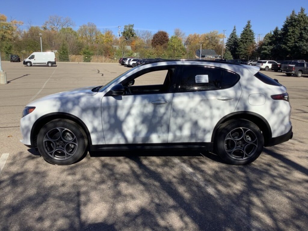 New 2025 Alfa Romeo Stelvio AWD Sport Utility