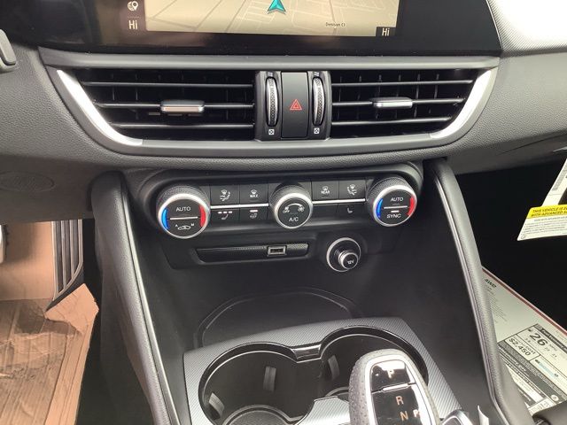 2025 Alfa Romeo Giulia Base - Photo 16