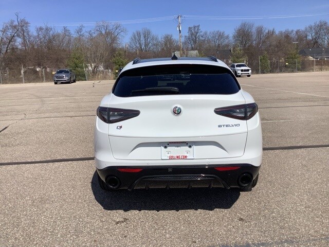 2025 Alfa Romeo Stelvio Sprint Base photo 4