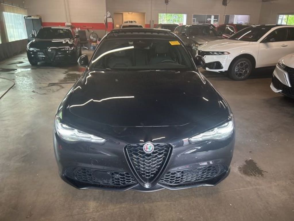 Used 2025 Alfa Romeo Giulia Intensa Sedan