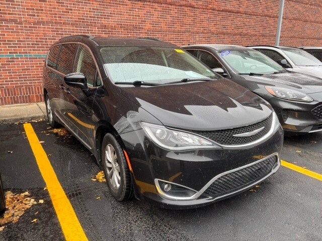 2017 Chrysler Pacifica Touring L photo 4