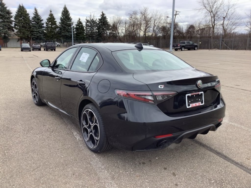 New 2025 Alfa Romeo Giulia AWD Sedan