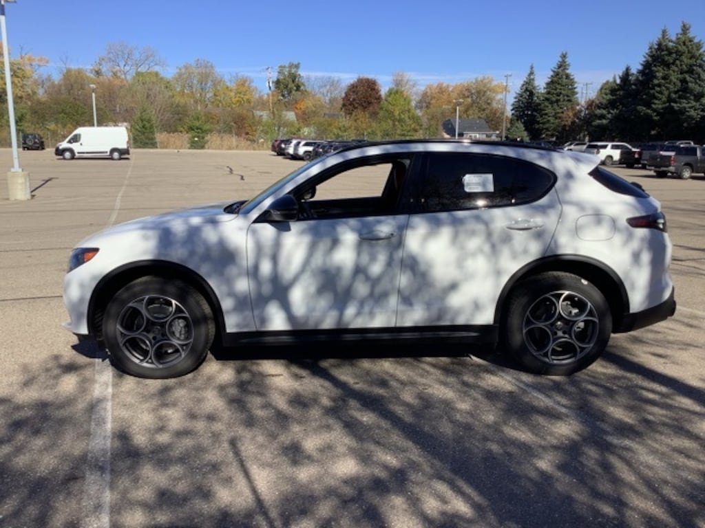 New 2025 Alfa Romeo Stelvio AWD Sport Utility