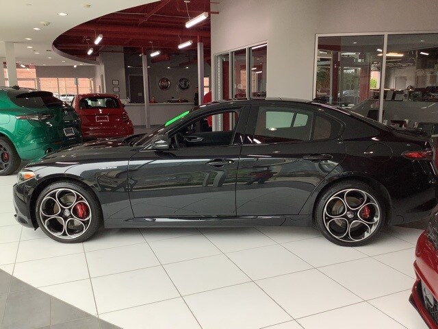 2025 Alfa Romeo Giulia photo 2