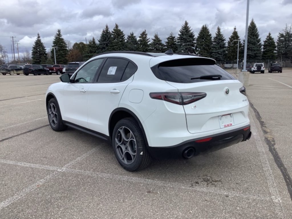 New 2025 Alfa Romeo Stelvio AWD Sport Utility