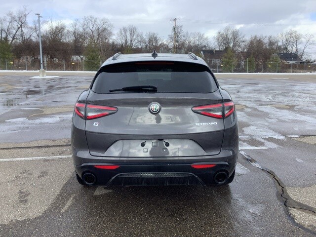 2025 Alfa Romeo Stelvio photo 4