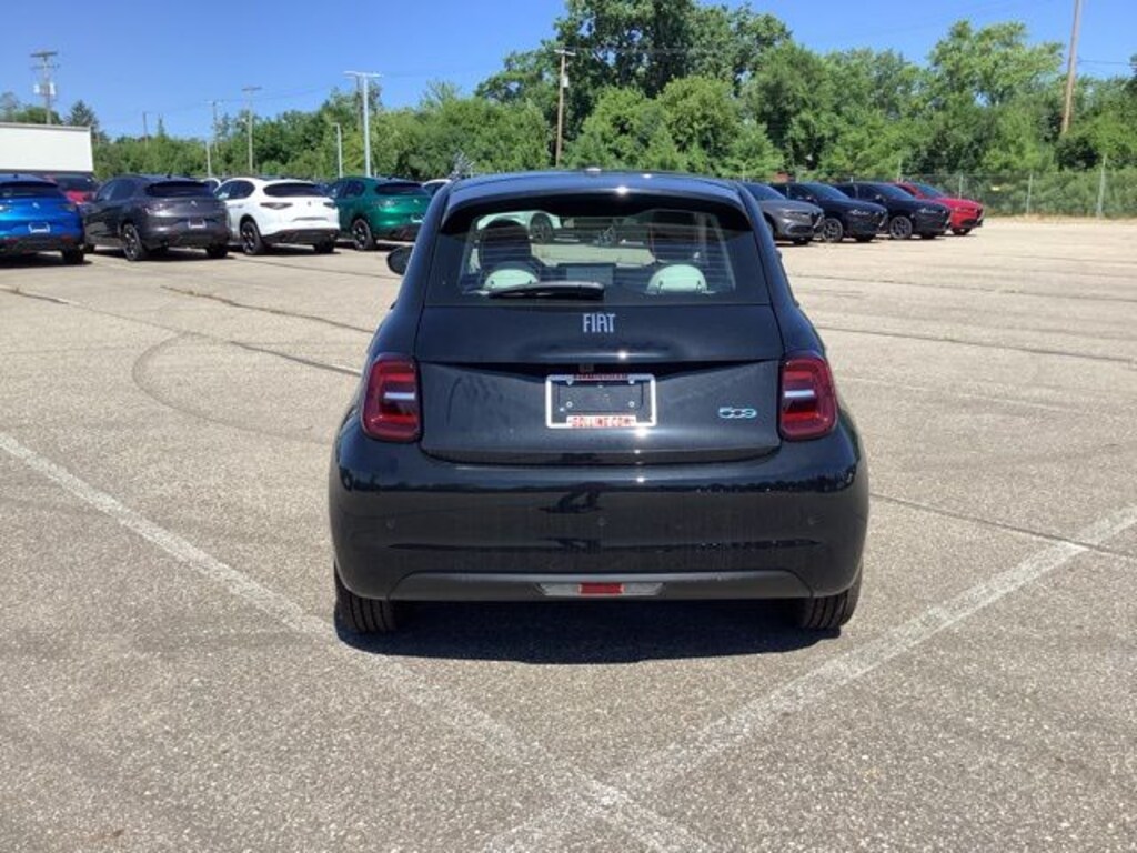 New 2025 FIAT 500e ICONA Hatchback