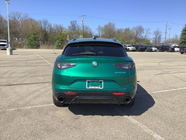 2025 Alfa Romeo Stelvio Sprint Base photo 4