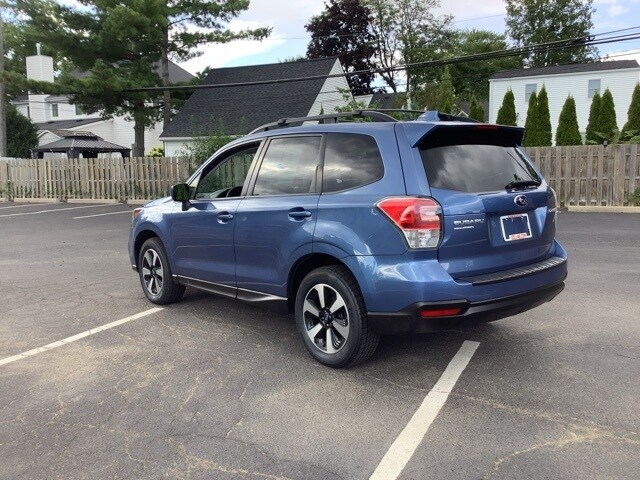 2018 Subaru Forester 2.5i Premium photo 2