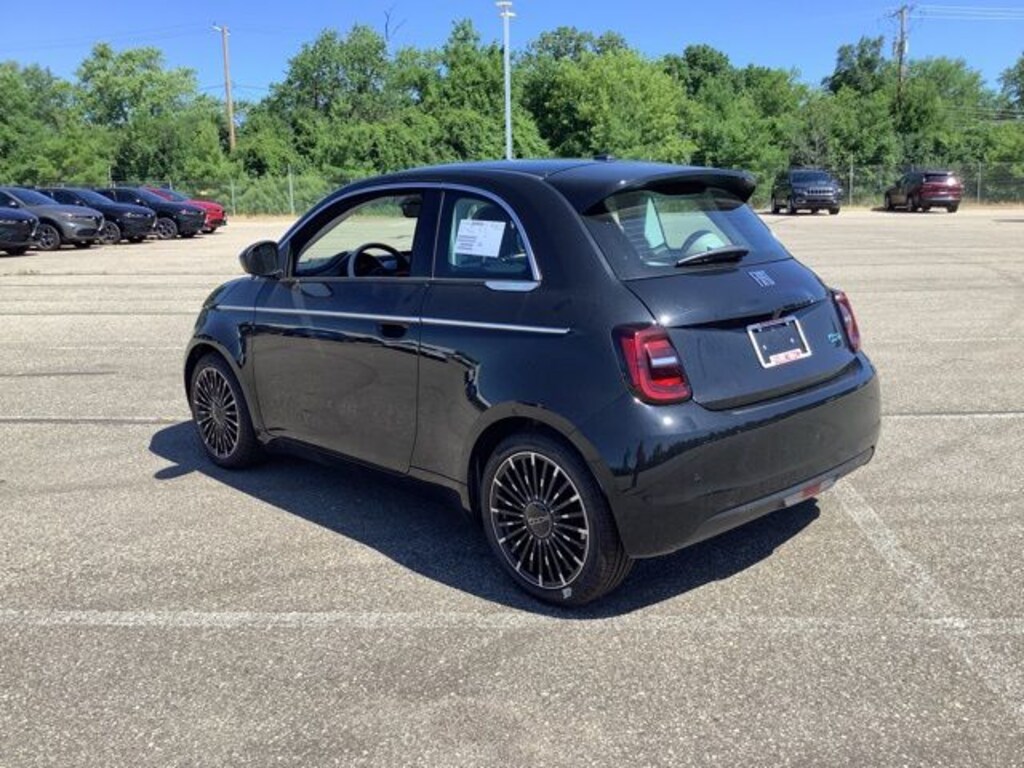 New 2025 FIAT 500e ICONA Hatchback