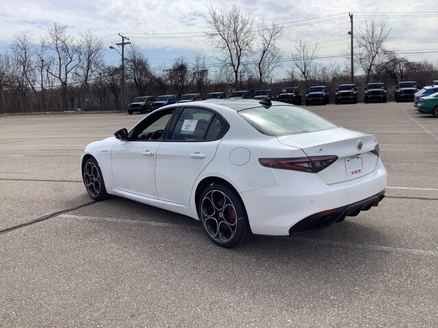 2025 Alfa Romeo Giulia SPRINT photo 3