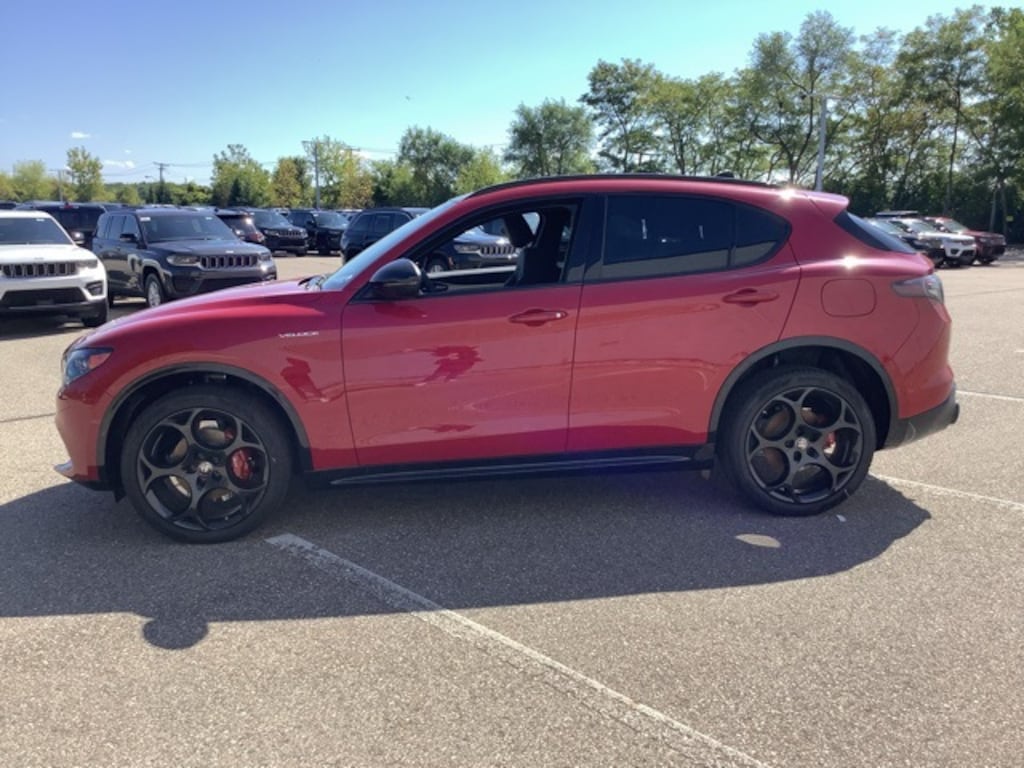 New 2025 Alfa Romeo Stelvio AWD Sport Utility