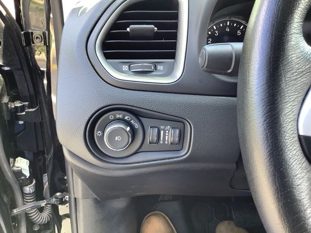 2023 Jeep Renegade Limited - Photo 13