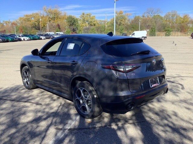 2025 Alfa Romeo Stelvio Sprint Base photo 3