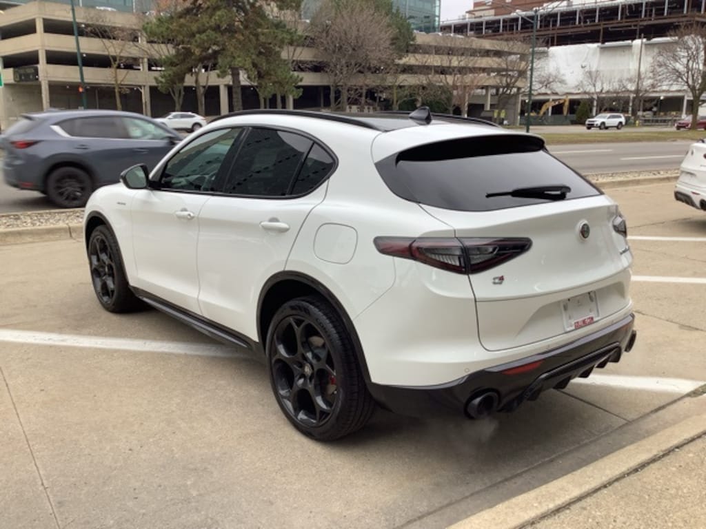 New 2025 Alfa Romeo Stelvio AWD Sport Utility