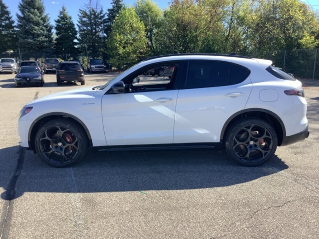 New 2025 Alfa Romeo Stelvio AWD Sport Utility