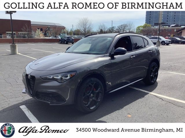 2025 Alfa Romeo Stelvio Base