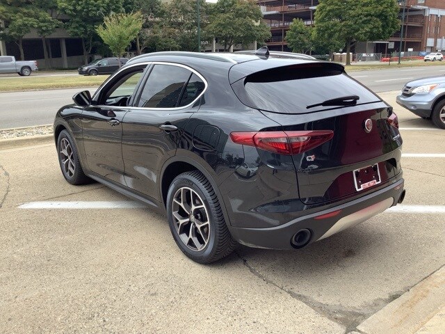 2019 Alfa Romeo Stelvio Ti photo 3