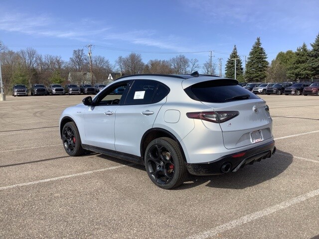 2025 Alfa Romeo Stelvio Sprint Base photo 3