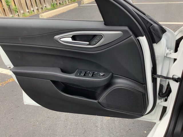 2025 Alfa Romeo Giulia Base - Photo 12