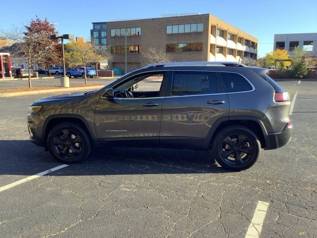 Used 2019 Jeep Cherokee Limited with VIN 1C4PJMDX2KD322810 for sale in Birmingham, MI