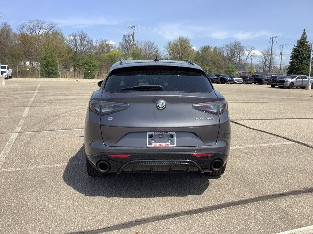 2025 Alfa Romeo Stelvio Sprint Base photo 4